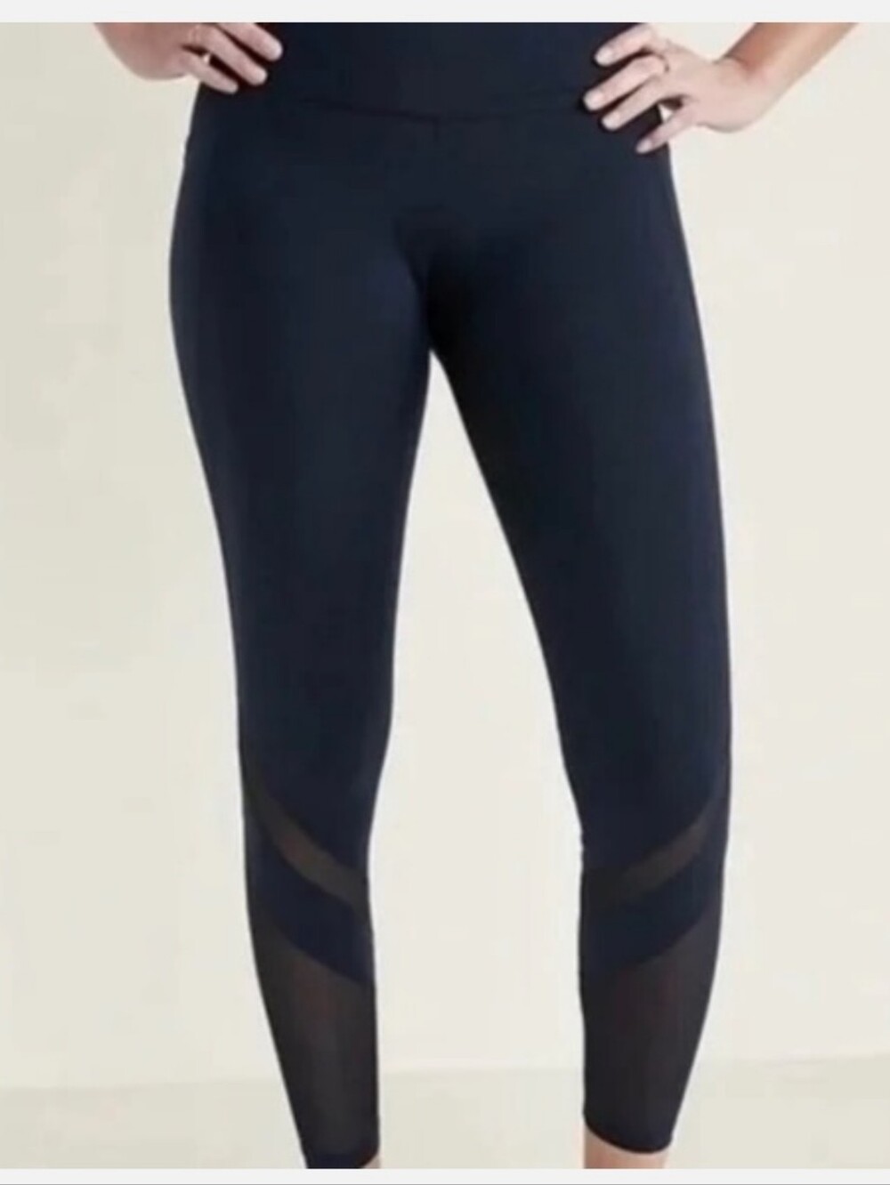 Old Navy Active Elevate Legging in Black Size Small